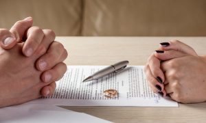 Trường hợp nào vợ chồng phải chịu trách nhiệm liên đới về nghĩa vụ tài sản?